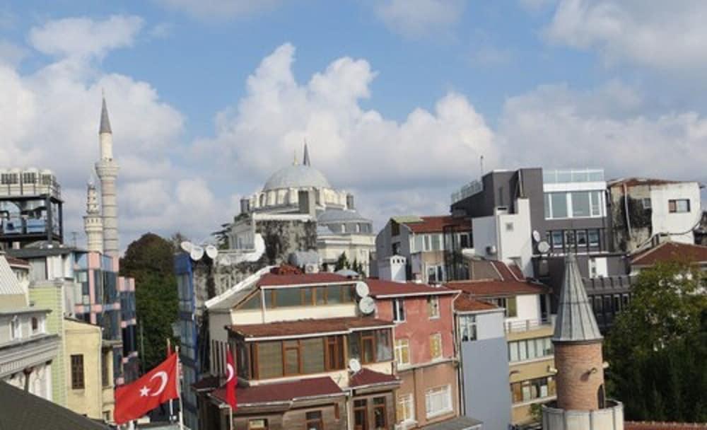 Comfort Elite Old Hotel 3*